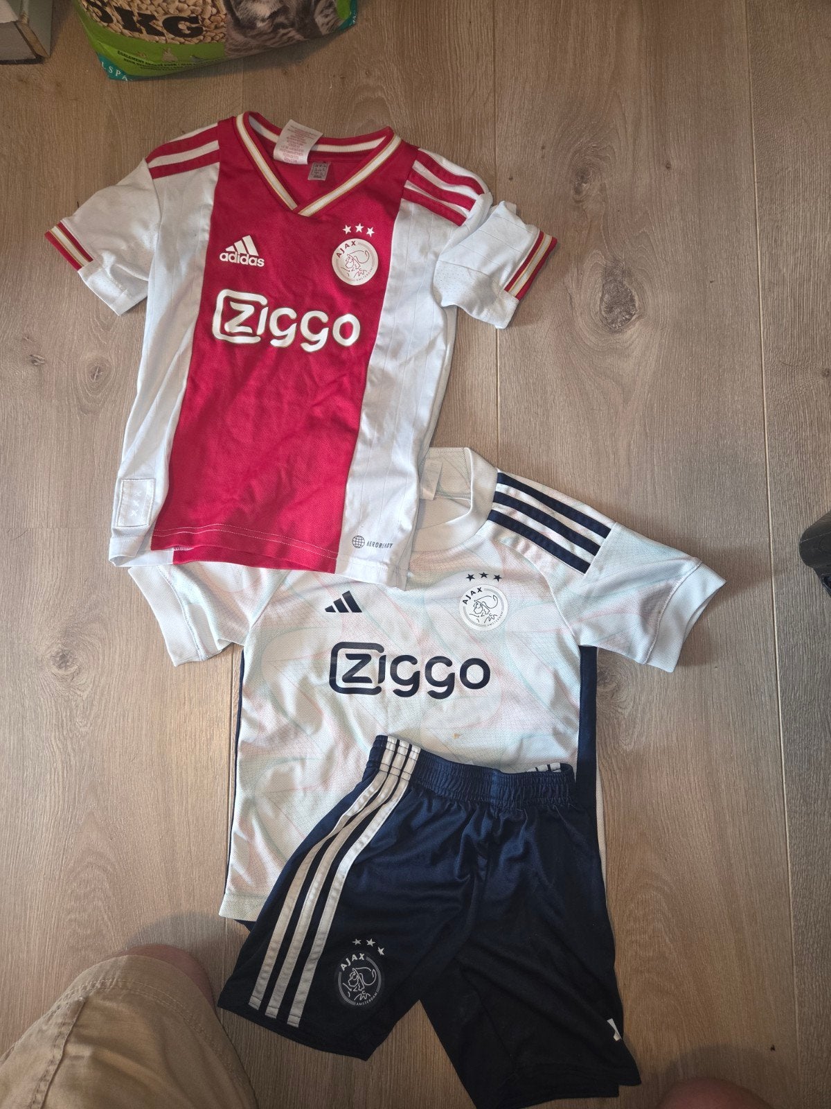 Ajax Voetbaltenues en Trainingspak voor Kinderen, Ophalen, Gebruikt, Adidas, Jongen of Meisje