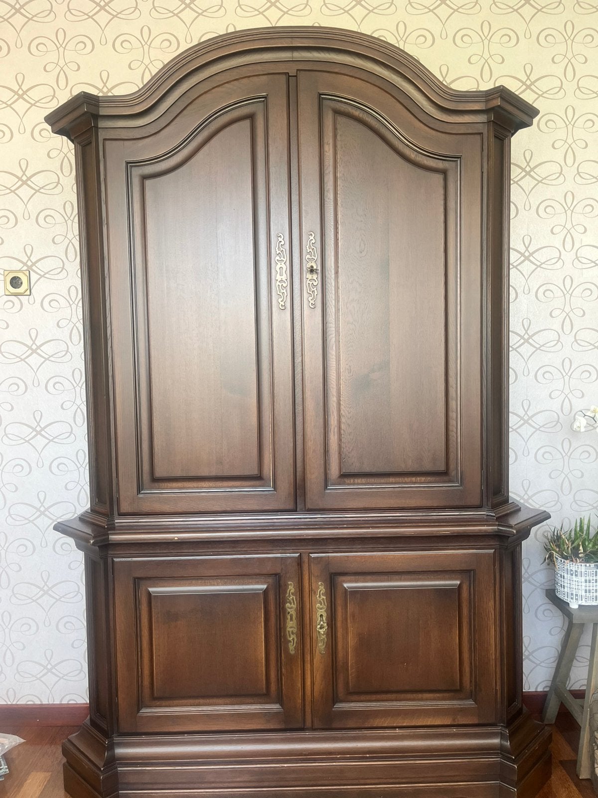Noten houten kast, Ophalen, 100 tot 150 cm, Klassiek, 150 tot 200 cm