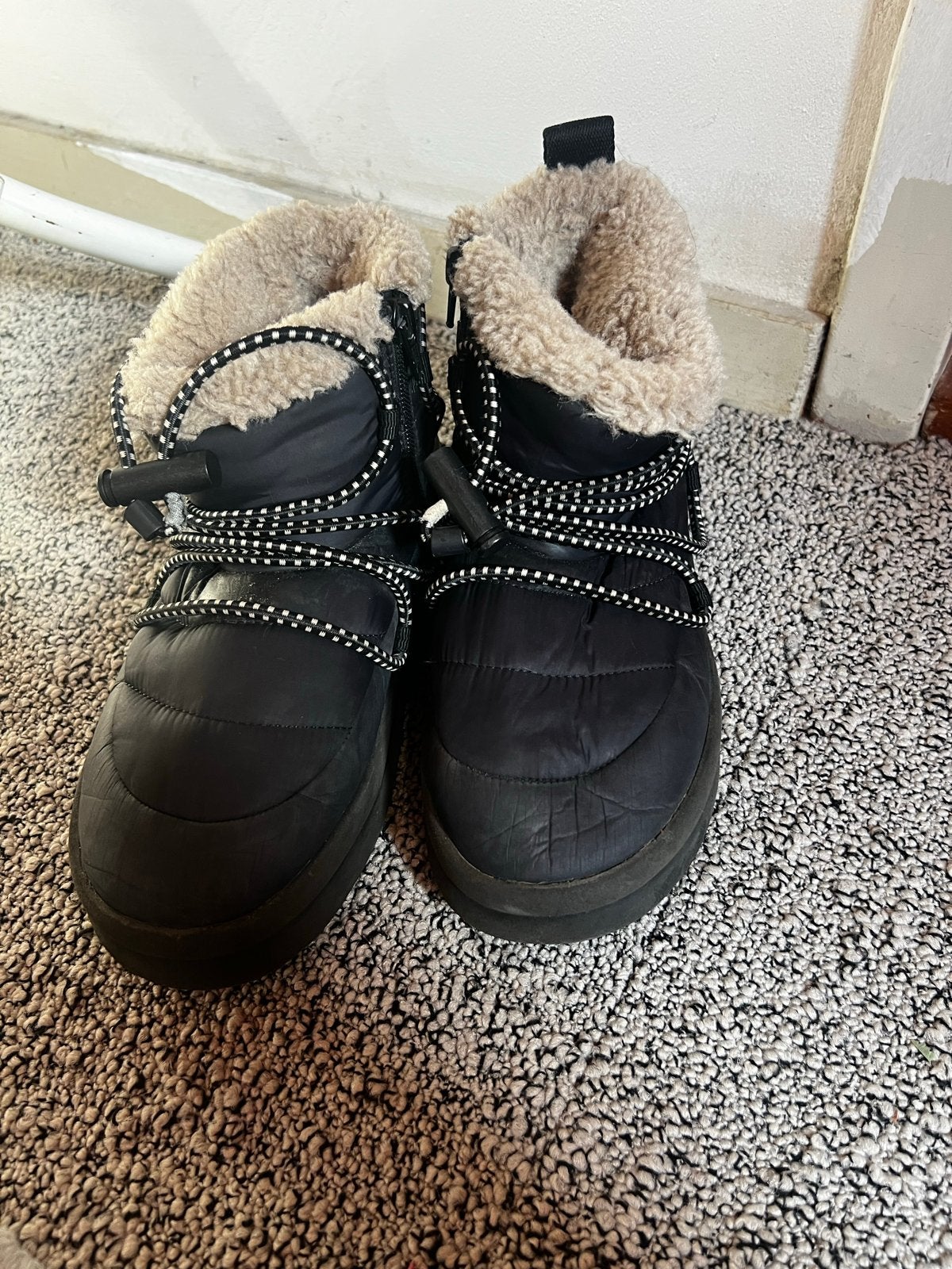 Zara Snowboots Maat 36 Zwart met Bontvoering, Ophalen of Verzenden, Zo goed als nieuw, Zwart, Snowboots