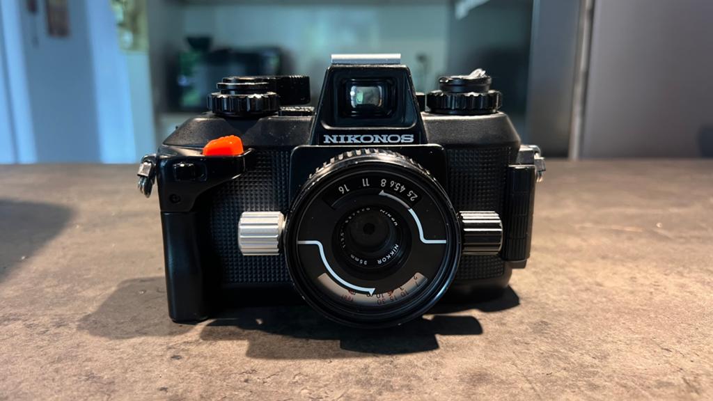 Nikonos IV-A onderwatercamera met 35mm f/2.5, Audio, Tv en Foto, Fotocamera's Analoog, Ophalen of Verzenden, Zo goed als nieuw