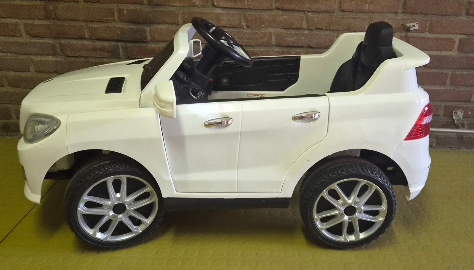 Elektrische Kinderauto Mercedes-Benz M350, Ophalen, Zo goed als nieuw