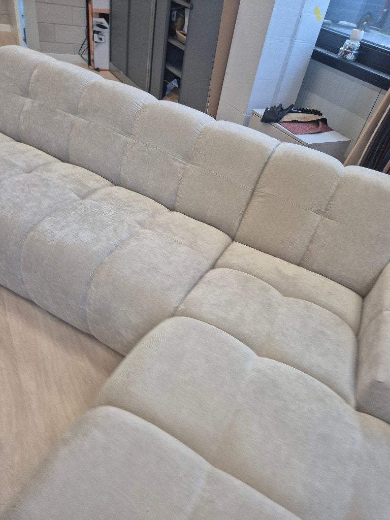 Nieuwe Chaise-Lounge bank van 1.799,- voor 899,- 280x180cm, Huis en Inrichting, Banken | Bankstellen, Ophalen, 250 tot 300 cm