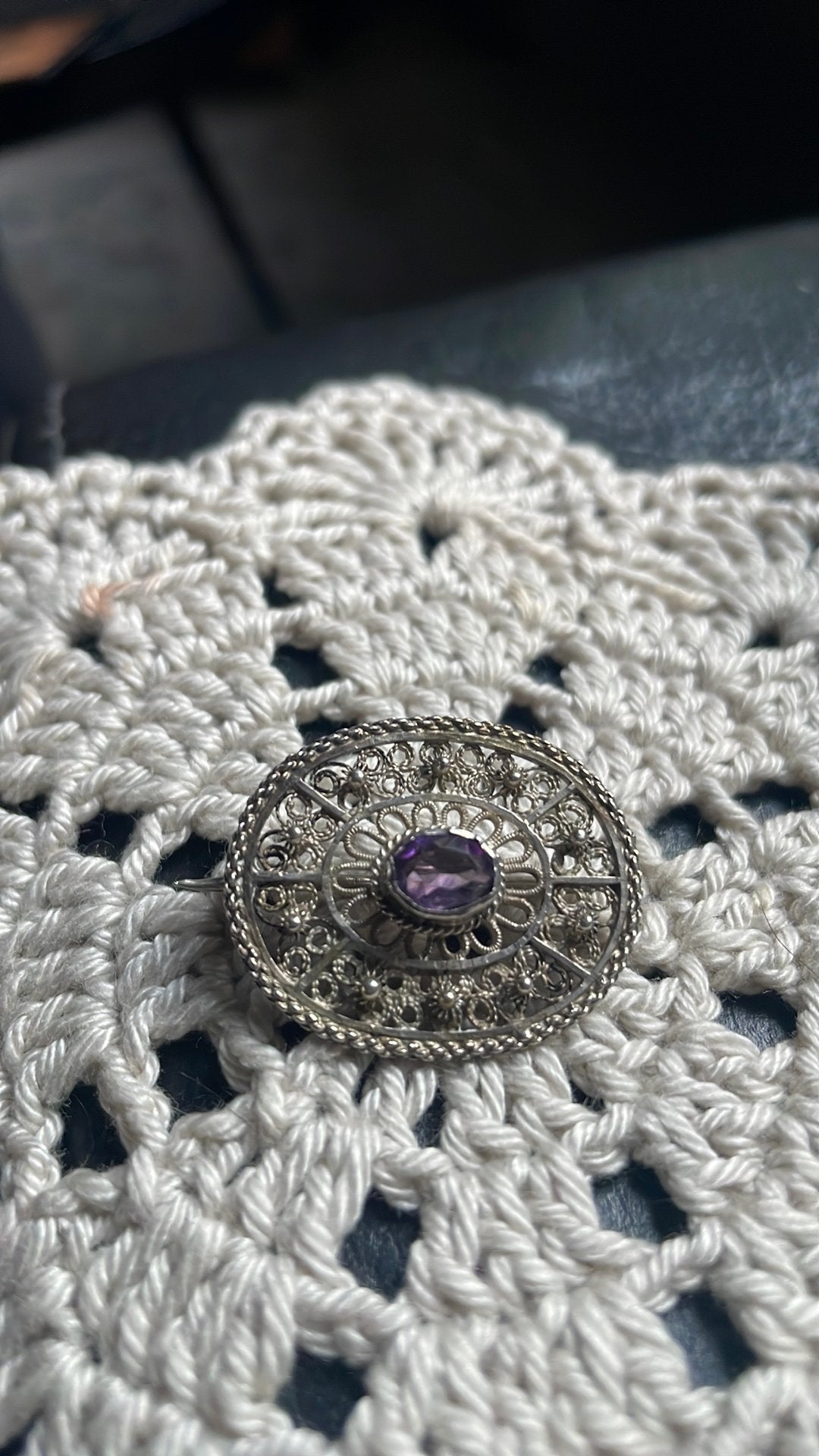 Antieke Zilveren Filigrain Broche met Amethist, Gebruikt, Paars, Minder dan 4 cm, Ophalen of Verzenden