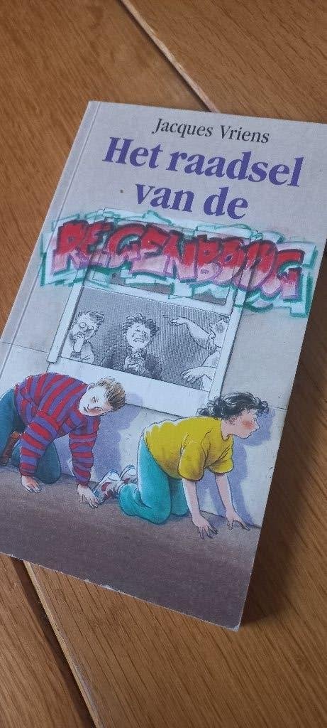 Jacques Vriens - Het raadsel van de regenboog - zgan, Jacques Vriens, Ophalen of Verzenden, Zo goed als nieuw, Fictie