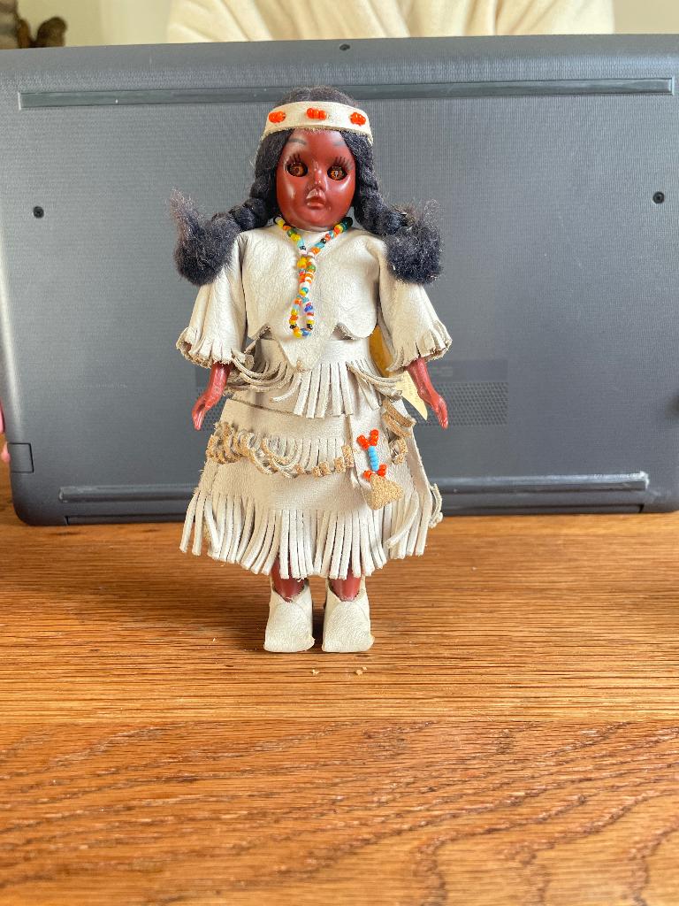 Carlson Dolls Indianenvrouw met baby, Verzamelen, Poppen, Ophalen of Verzenden, Zo goed als nieuw, Pop
