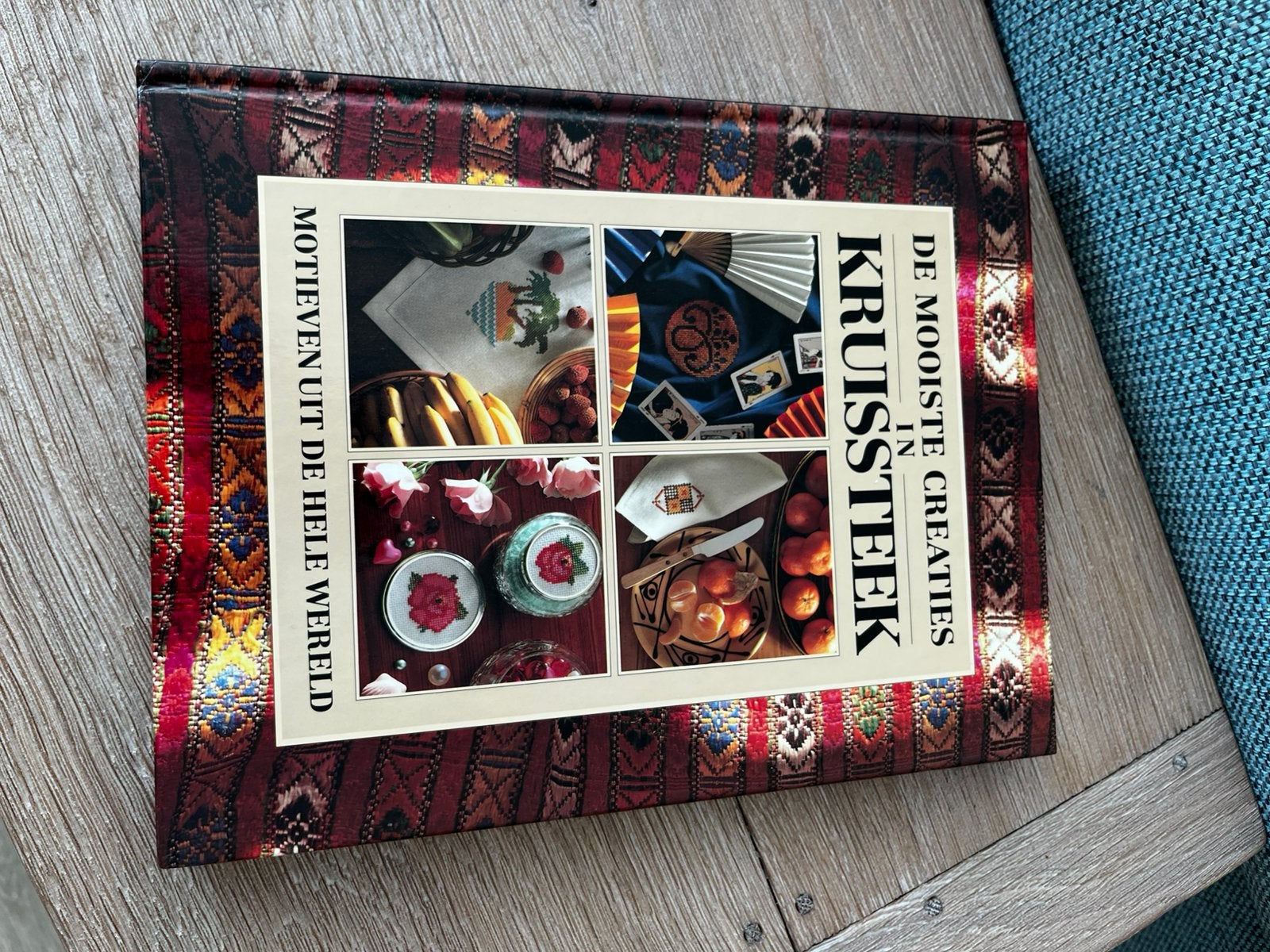 Te koop boek met patronen om te borduren, Ophalen, Zo goed als nieuw, Borduren en Naaien