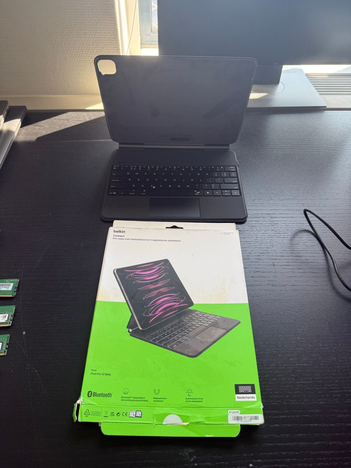 Belkin Pro Hoes met toetsenbord en muis iPad pro 13” m4, Ophalen of Verzenden, Nieuw, 13 inch of meer, Bescherming voor- en achterkant