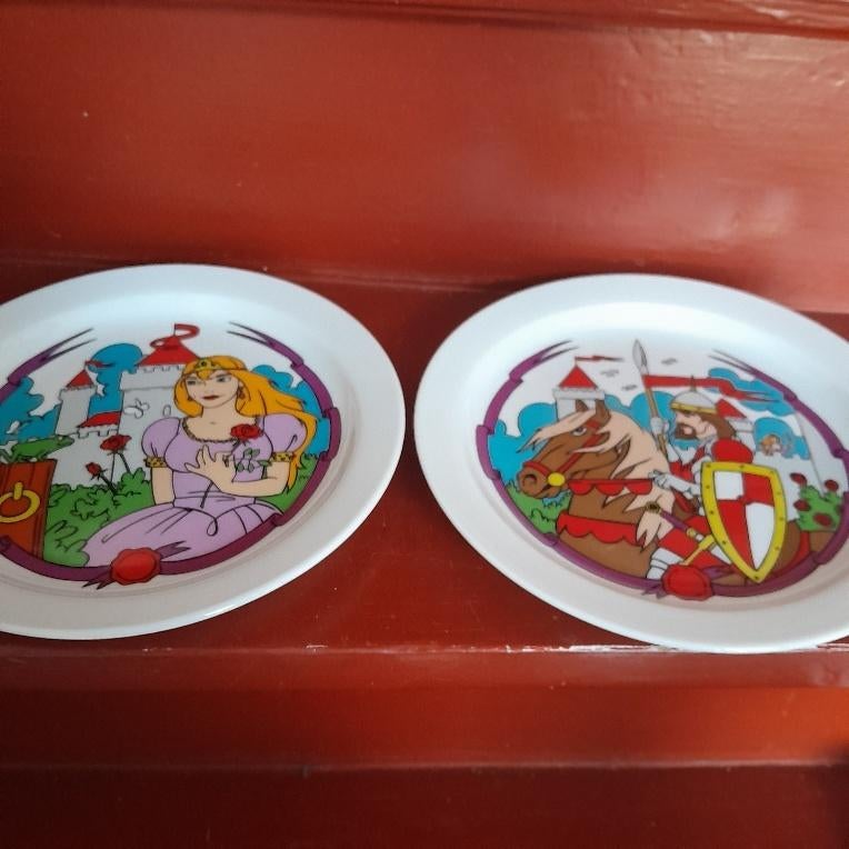 4 bordjes sprookjes Douwe Egberts, Gebruikt, Ophalen of Verzenden, Bord(en), Overige stijlen