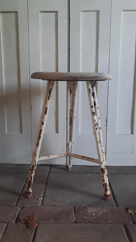 Kruk met ijzeren poten (nuzzelspul), Ophalen, Hout