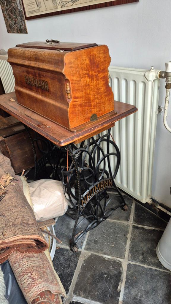 Antieke Naumann naaimachine met houten kap, Ophalen of Verzenden