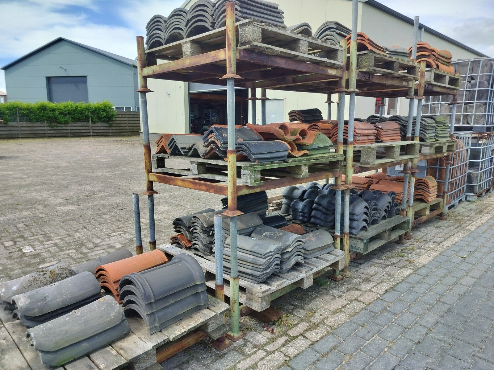 350 oude gebruikte nokvorsten antieke vorsten nokpan dakpan, Doe-het-zelf en Verbouw, Dakpannen en Dakbedekking, Ophalen, Gebruikt