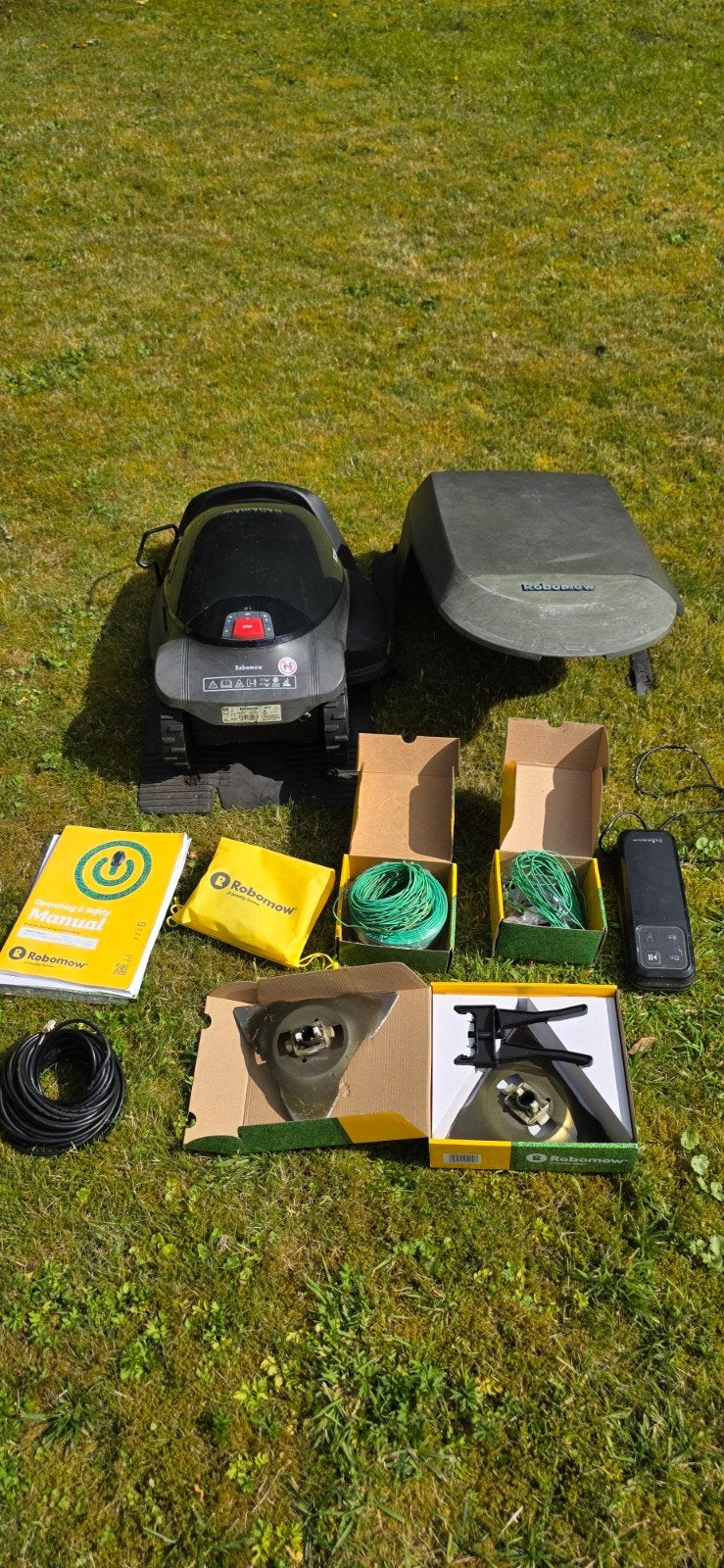 Robomow 304u complete set met garage en extra's, Ophalen, Cirkelmaaier, Gebruikt, Robomow