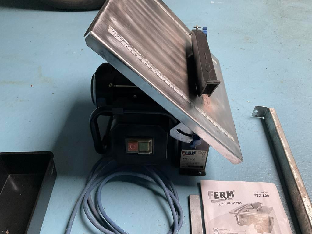 Tegel natslijper 220 Volt, Doe-het-zelf en Verbouw, Gereedschap | Slijpmachines, Ophalen of Verzenden, Gebruikt, Minder dan 700 watt