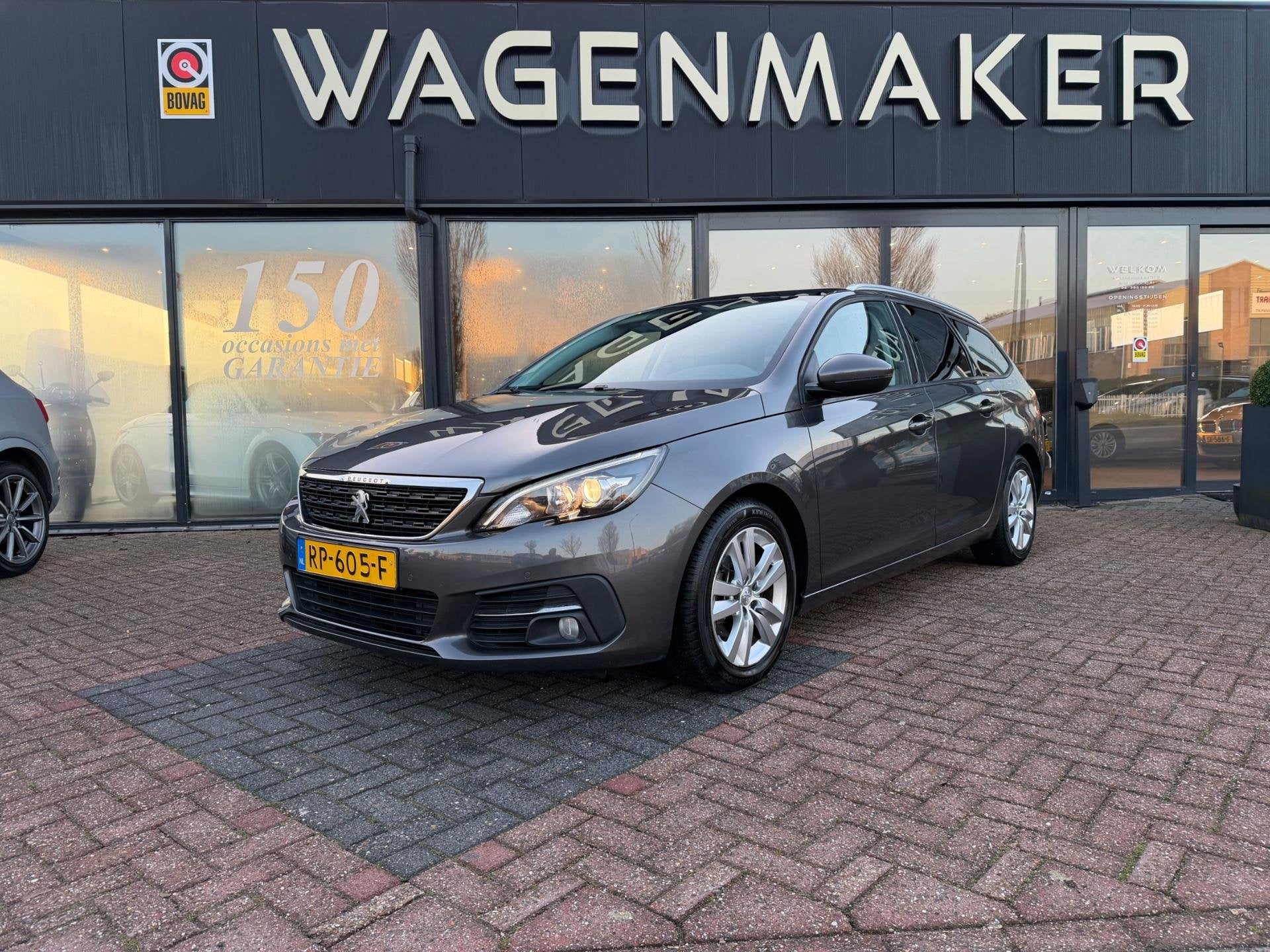 Peugeot 308 SW 1.2 PureTech Blue Lease Executive NAV|Carplay, Auto's, Peugeot, Voorwielaandrijving, Stof, Gebruikt, Euro 6