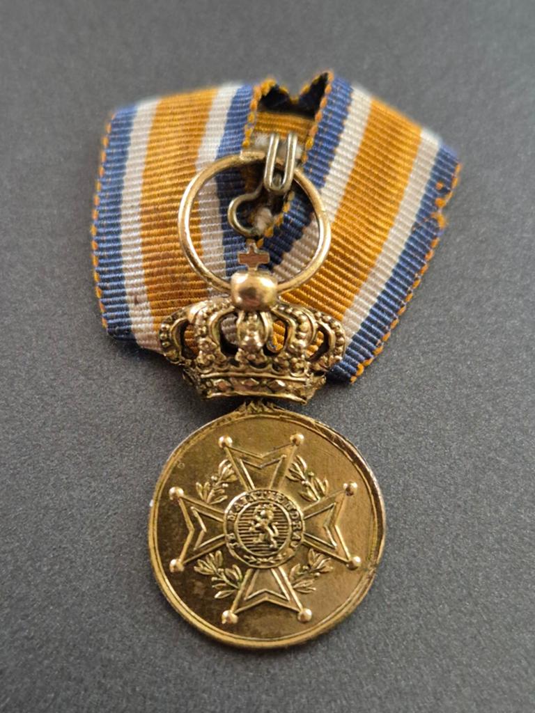 Miniatuur medaille Orde Oranje Nassau 13mm, Verzamelen, Militaria | Algemeen, Ophalen of Verzenden, Landmacht, Nederland, Lintje, Medaille of Wings