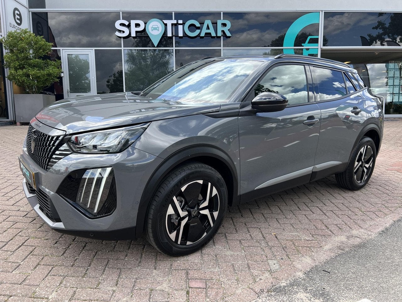 Peugeot 2008 1.2 Turbo 100 Allure (bj 2025), Auto's, Gebruikt, 1199 cc, 102 pk, Bedrijf