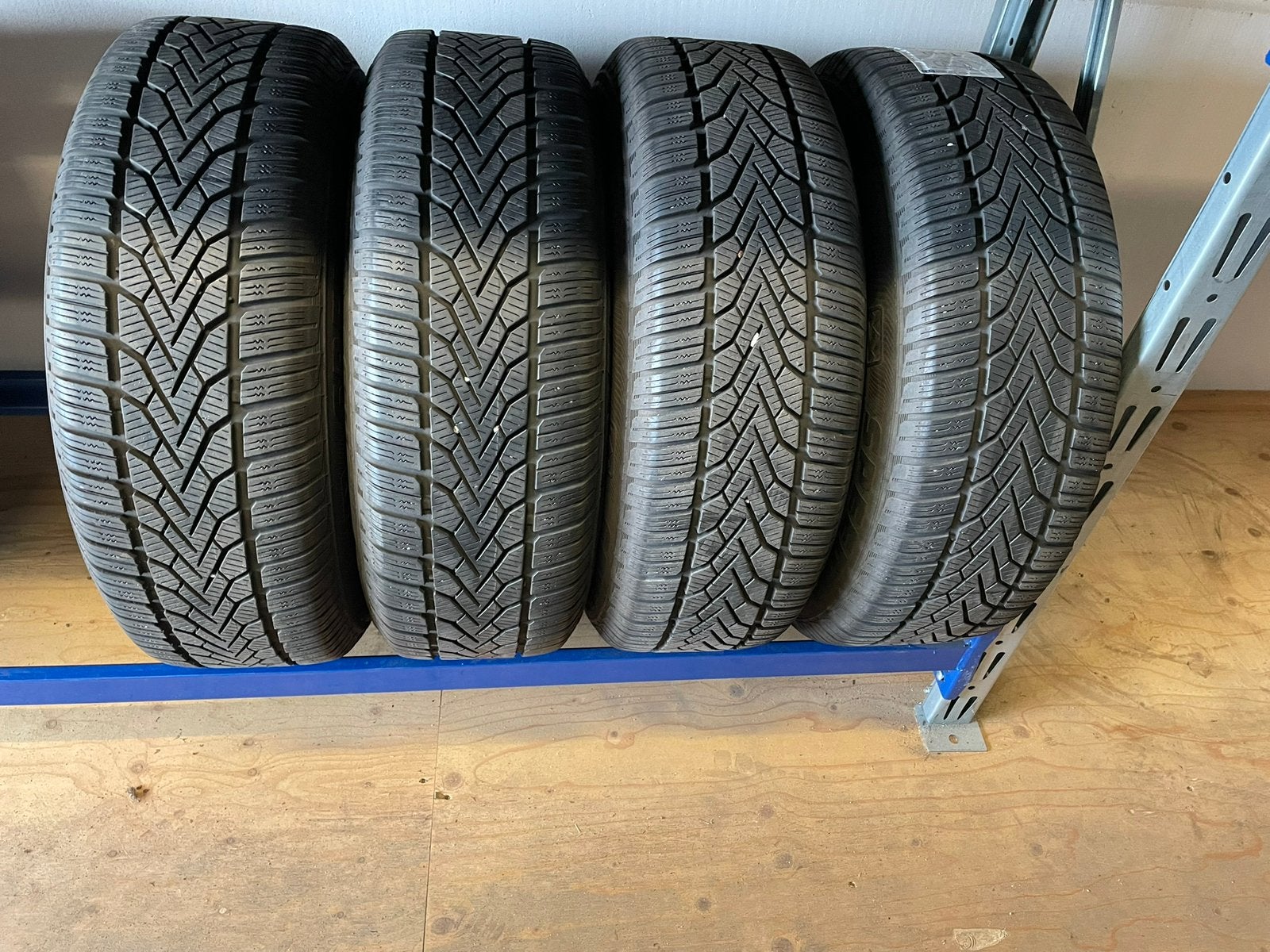 Winterbanden Mitsubishi ASX     175.00 euro, 16 inch, Banden en Velgen, Personenwagen, Gebruikt