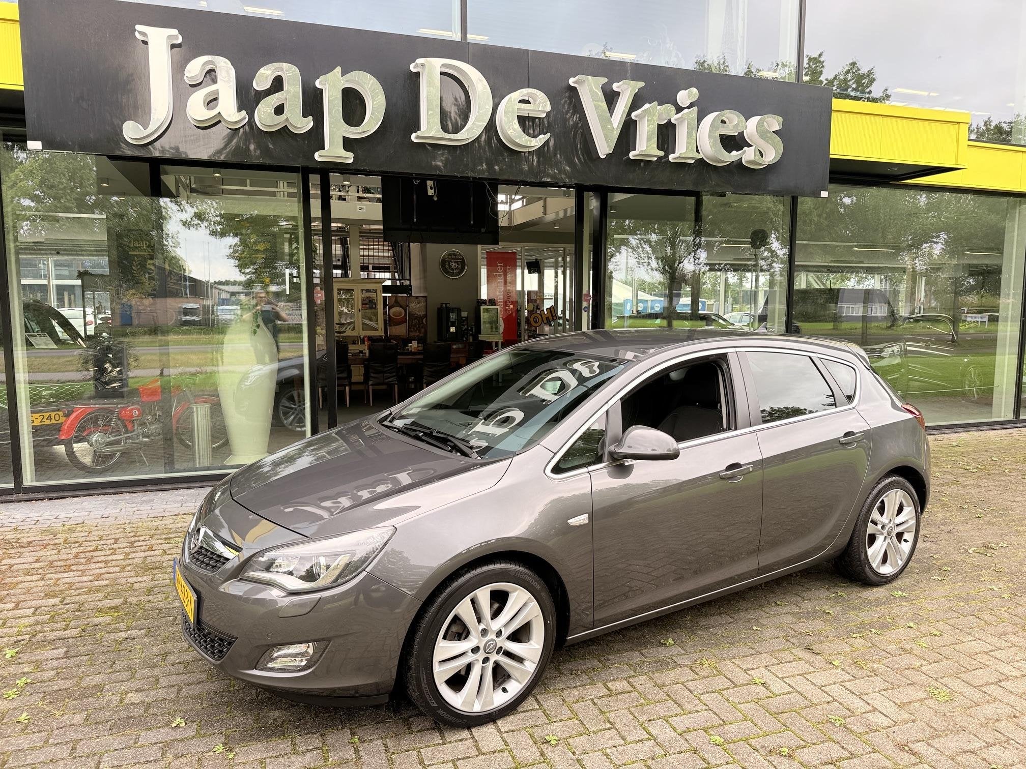 Opel Astra 1.6 Turbo Sport, Auto's, Voorwielaandrijving, Euro 5, Gebruikt, 4 cilinders