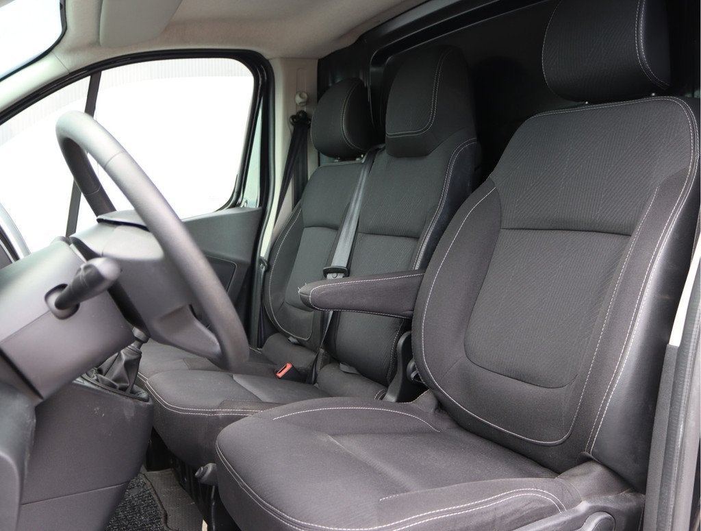 Renault Trafic 2.0 dCi 120 T27 L1H1 Black Edition | 3-pers |, Voorwielaandrijving, Gebruikt, 4 cilinders, Renault