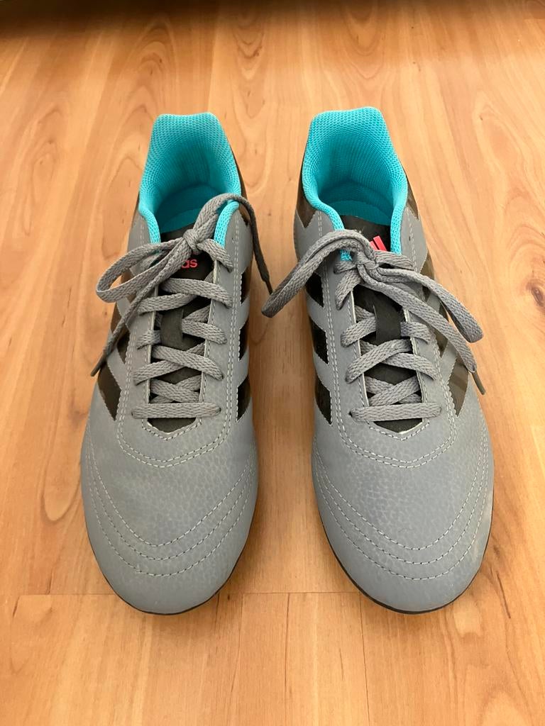 Supermooie Adidas  kunstgras sportschoenen maat 38, Ophalen of Verzenden, Zo goed als nieuw, Schoenen
