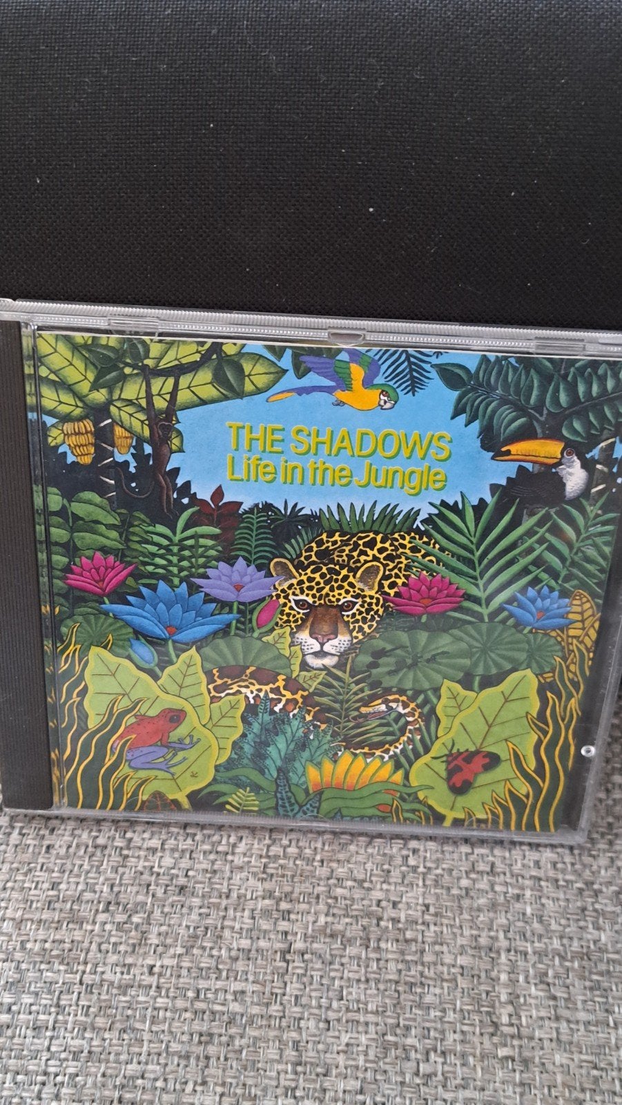 Cd  THE SHADOWS   life in the jungle, Cd's en Dvd's, Ophalen of Verzenden, Zo goed als nieuw