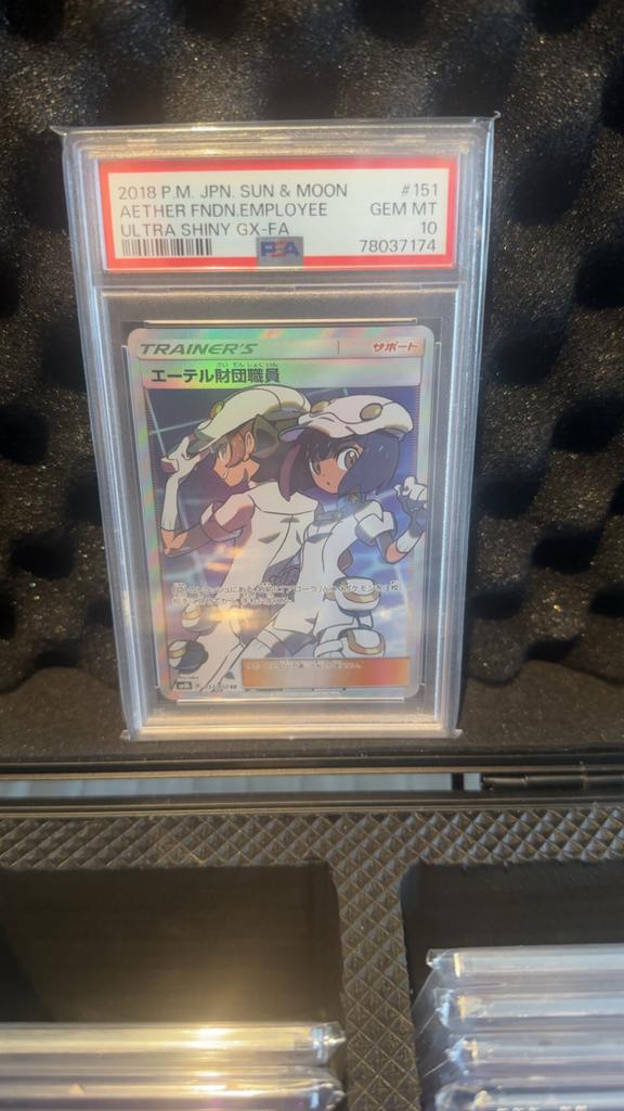 PSA 10 Aether Foundation Employee Ultra Shiny GX-FA, Hobby en Vrije tijd, Verzamelkaartspellen | Yu-gi-Oh!, Zo goed als nieuw