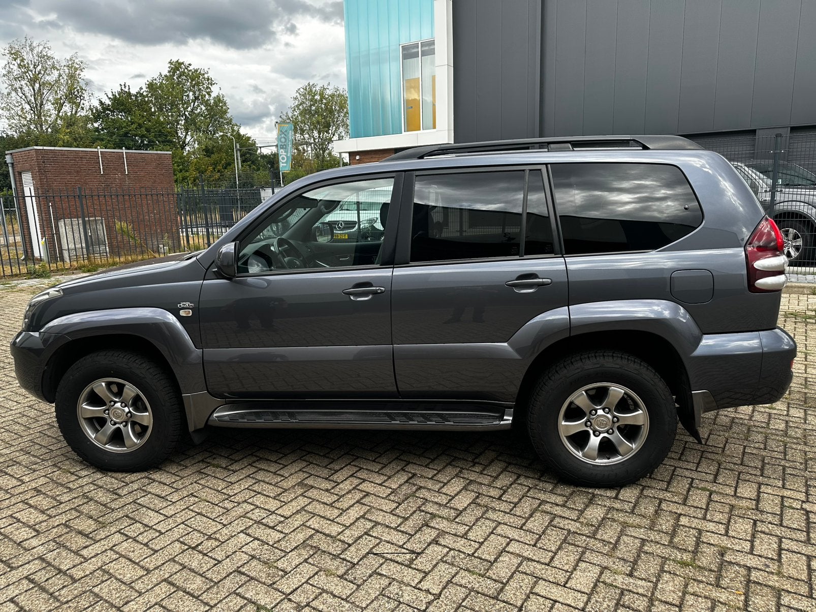 Toyota Landcruiser 3.0 D-4d 5DR AUT 2008 Grijs, Automaat, 1935 kg, 4 cilinders, 241 €/maand