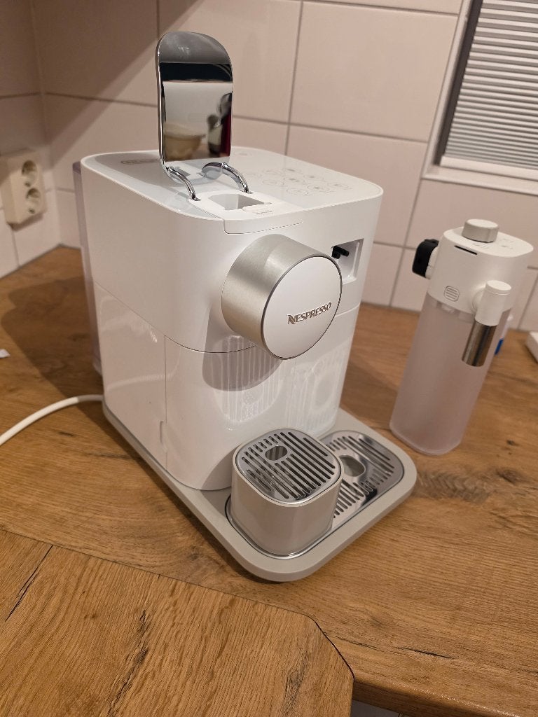 Foto 3 van De'Longhi Nespresso Gran Lattissima EN650.W -