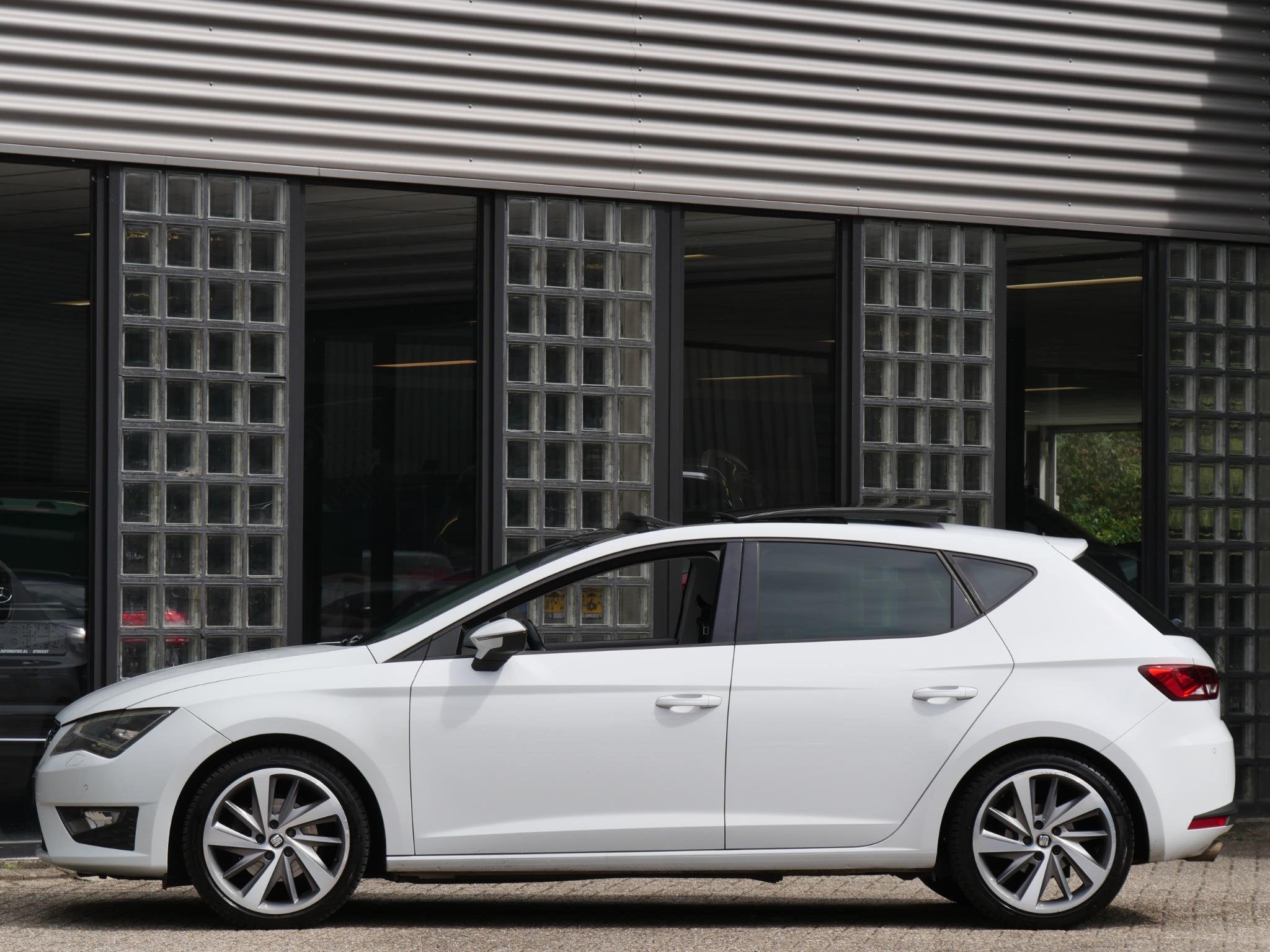 SEAT Leon 1.4TSi 150PK FR/ PANORAMADAK/ PDC V+A/ CARPLAY/ 18, Auto's, Seat, Gebruikt, Euro 6, 4 cilinders, Leon
