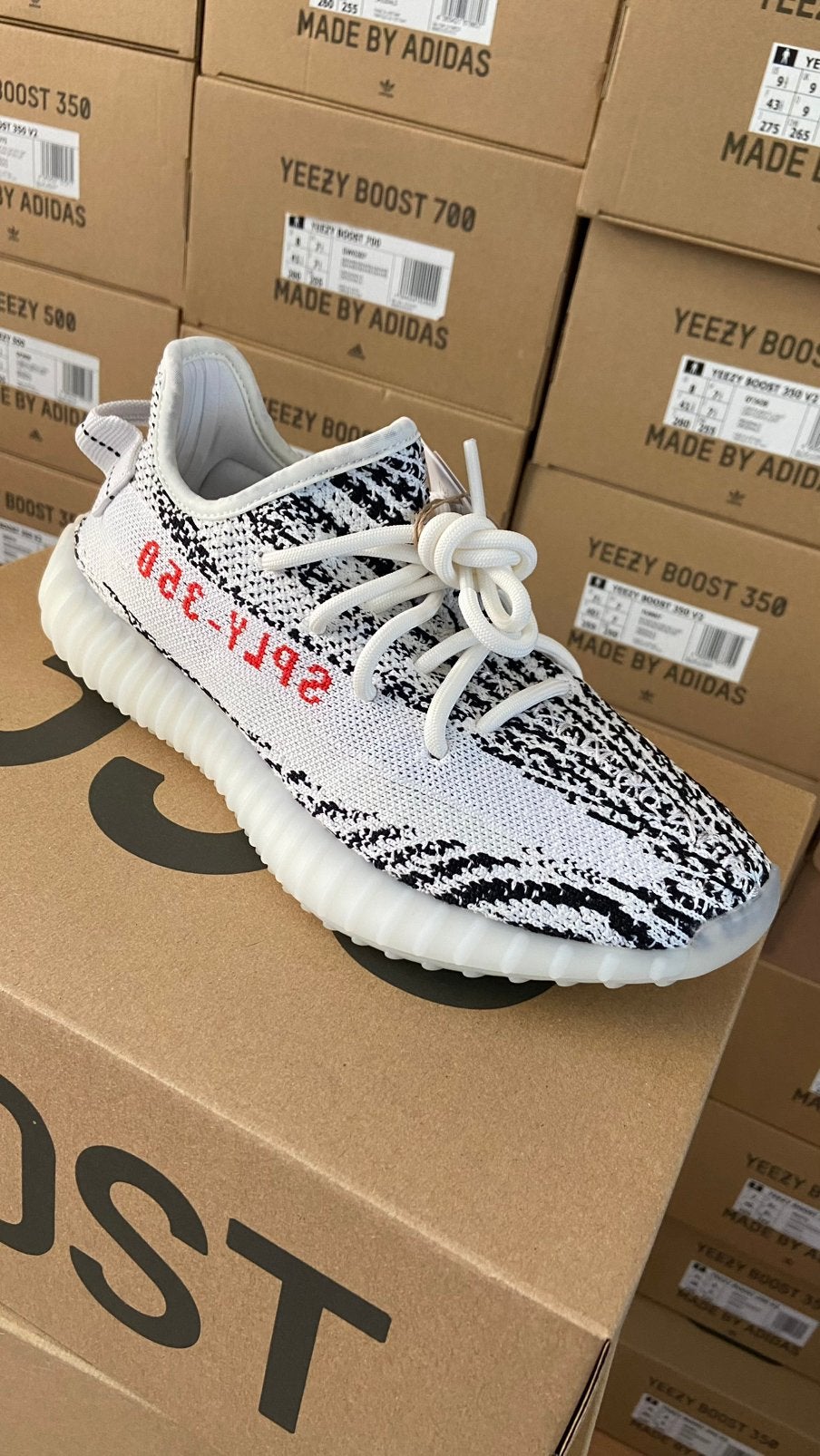 Yeezy Boost 350 V2 Zebra, Ophalen of Verzenden, Nieuw, Overige kleuren
