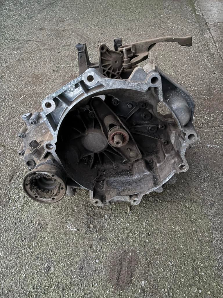 Versnellingsbak vw polo seat 021 301 103, Auto-onderdelen, Transmissie en Toebehoren, Ophalen, Gebruikt, Volkswagen