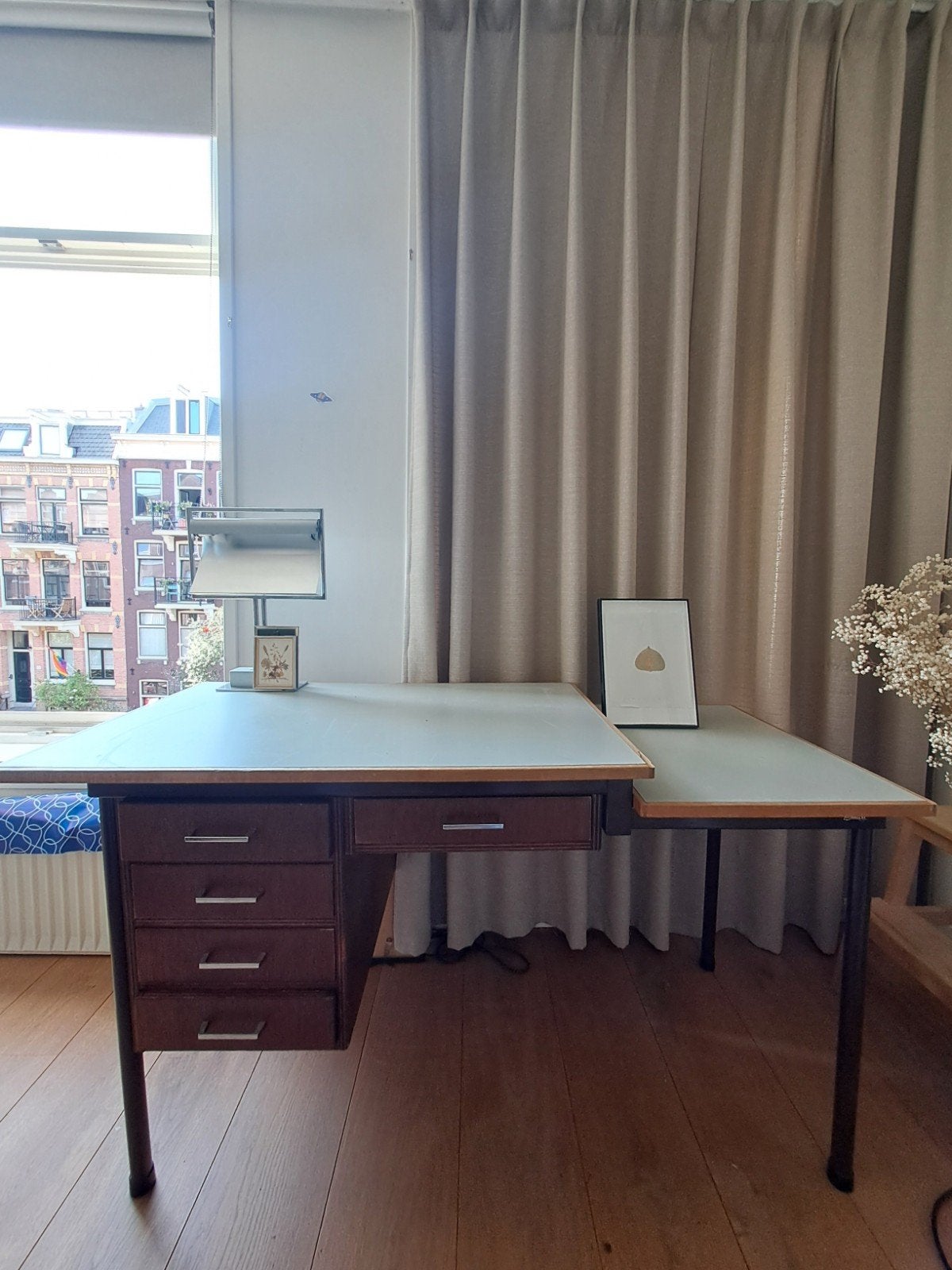 Vintage bureau met lades, Gebruikt, Hout, Ophalen of Verzenden, Overige merken
