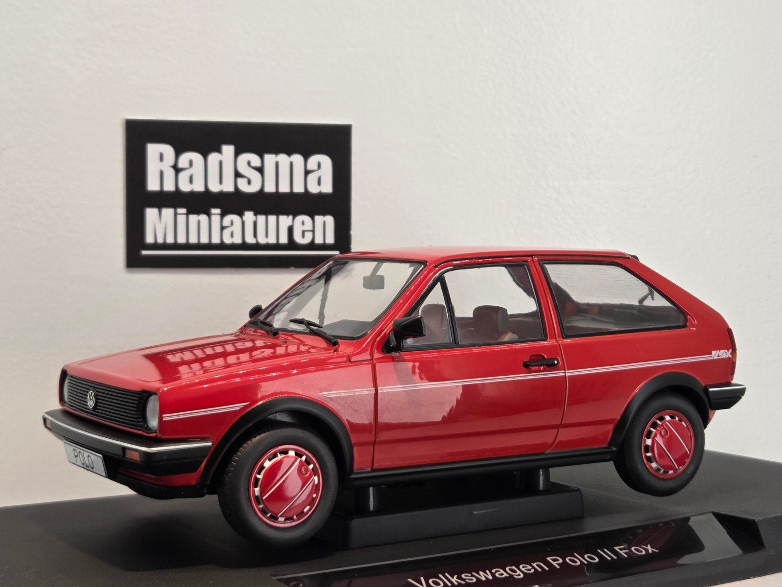 Volkswagen Polo 86C Mk2 Fox - Rood - 1:18 ModelCarGroup, Hobby en Vrije tijd, Modelauto's | 1:18, MCG, Auto, Nieuw, Ophalen of Verzenden