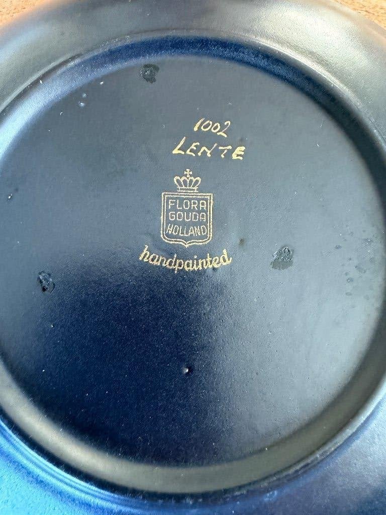Schaal met wilgenkatjes - Flora Gouda plateel Lente, Ophalen of Verzenden