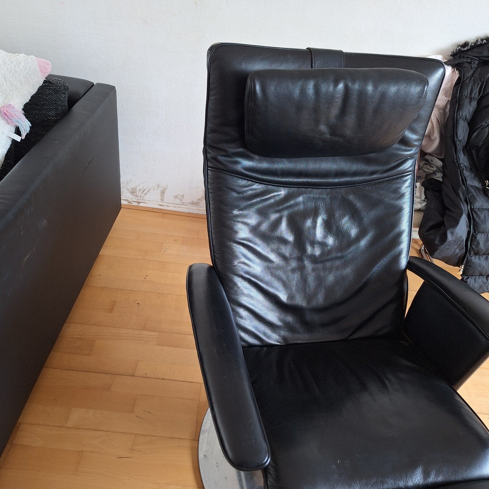 Leren relaxfauteuil met uitschuifbaar voetgedeelte, Gebruikt, Zwart, Modern, Comfort, Ophalen of Verzenden