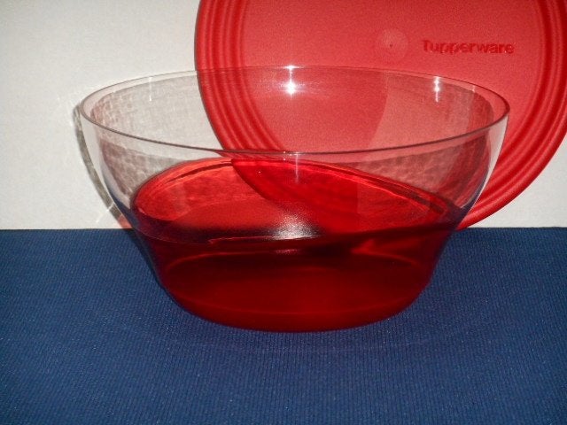 Tupperware Eleganzia Kom 4,6 L. Rood, Nieuw, Ophalen of Verzenden, Met deksel, Bak of Kom