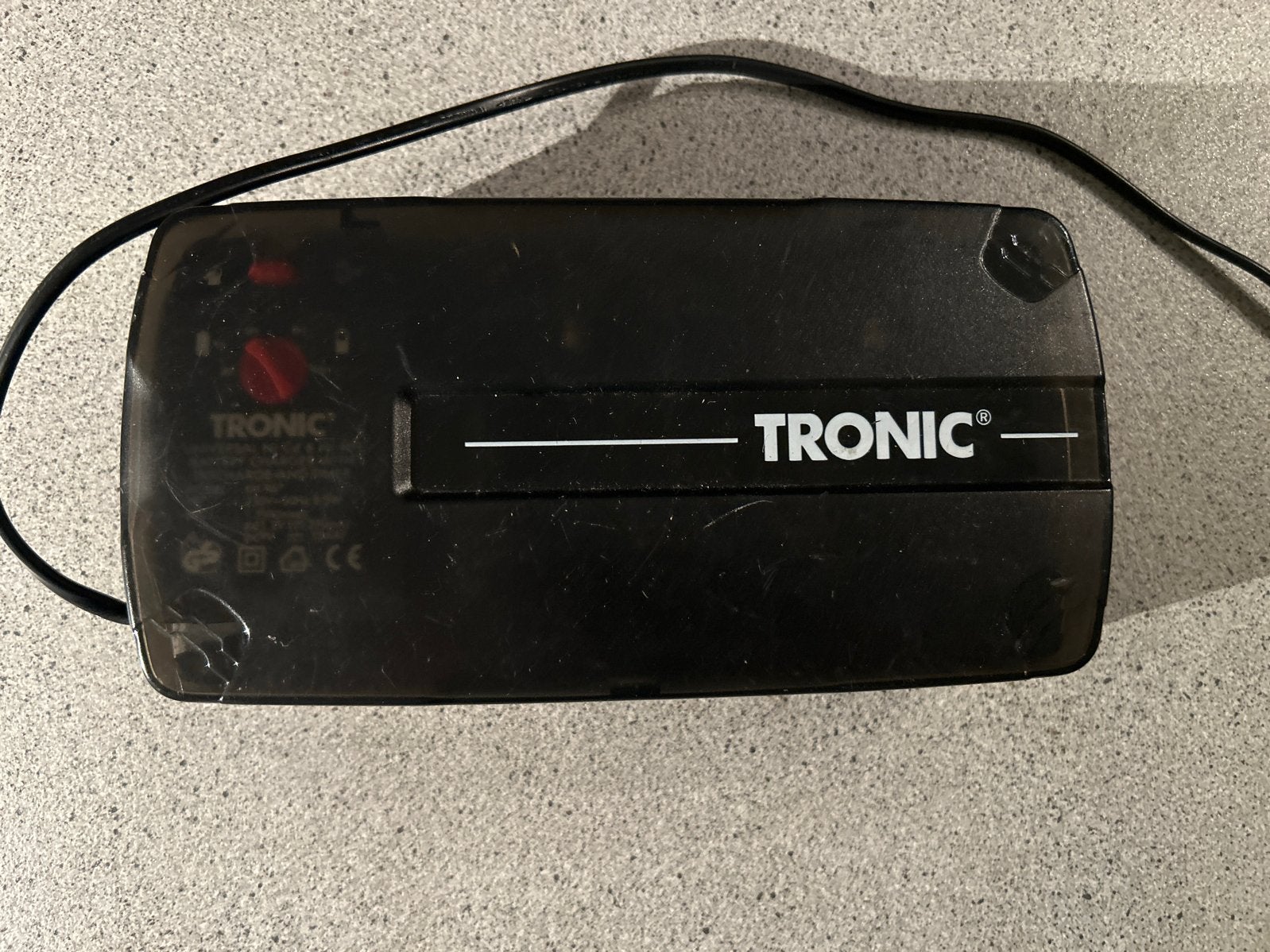Tronic Universele Batterijlader Ni-Cd & Ni-MH Model LKH967, Ophalen of Verzenden, Zo goed als nieuw