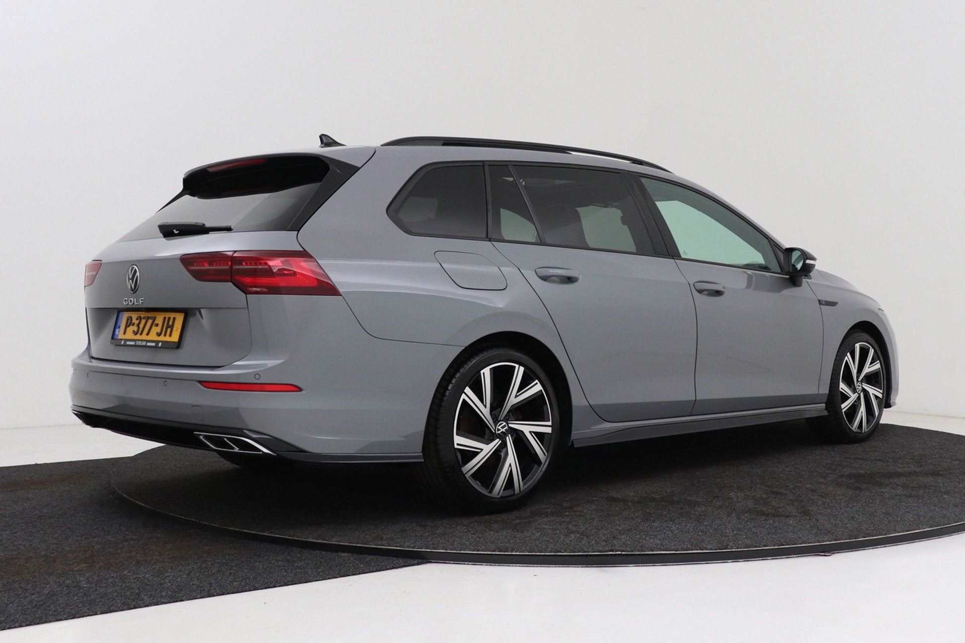 Volkswagen Golf Variant 1.5 eTSI R-Line Business+ | 3-zone c, Auto's, Volkswagen, 4 cilinders, 150 pk, Alcantara, Hybride Elektrisch/Benzine