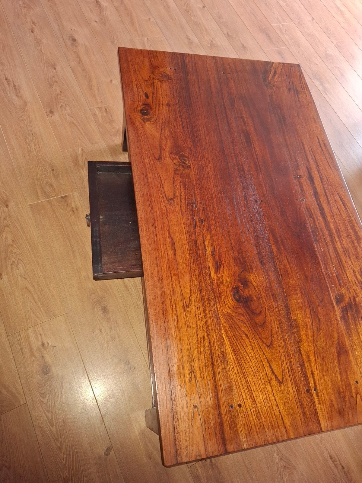Teakhouten salontafel met handige opberglade, Huis en Inrichting, Tafels | Salontafels, Ophalen, Gebruikt, Koloniaal, Teakhout