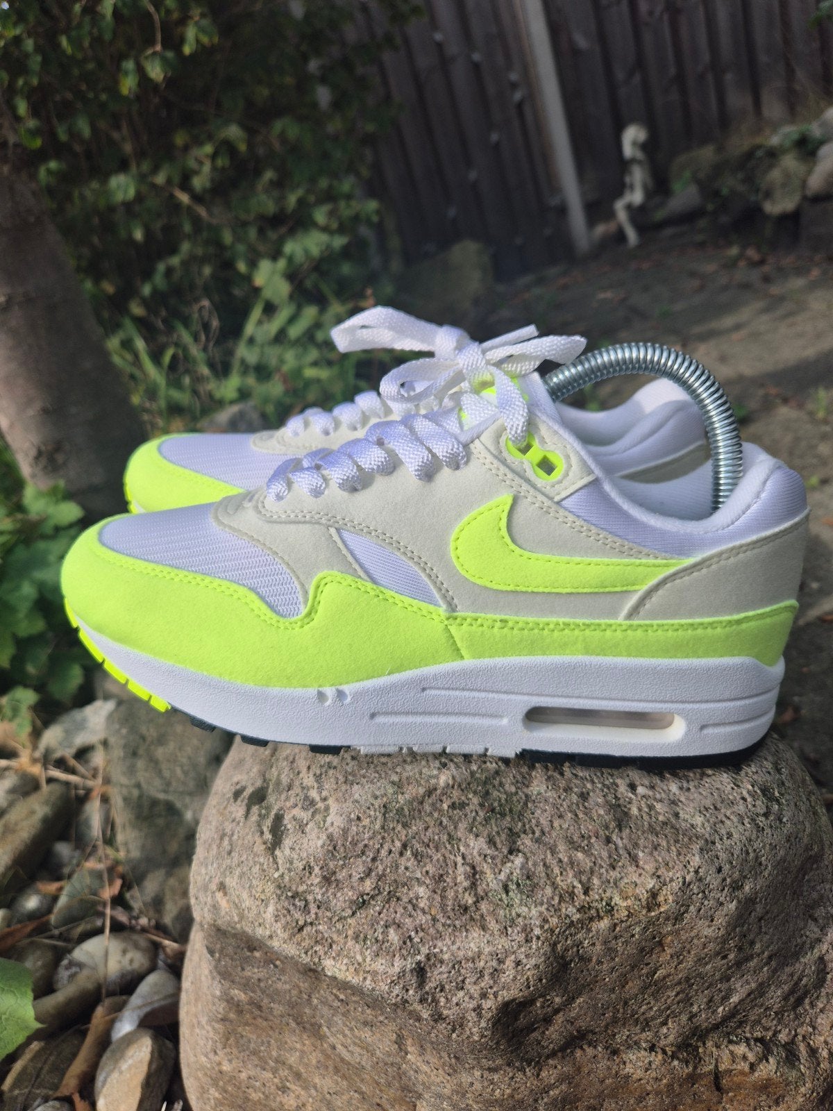 Nike air max 1 Volt suède 38, Wit, Nieuw, Ophalen of Verzenden, Sneakers of Gympen