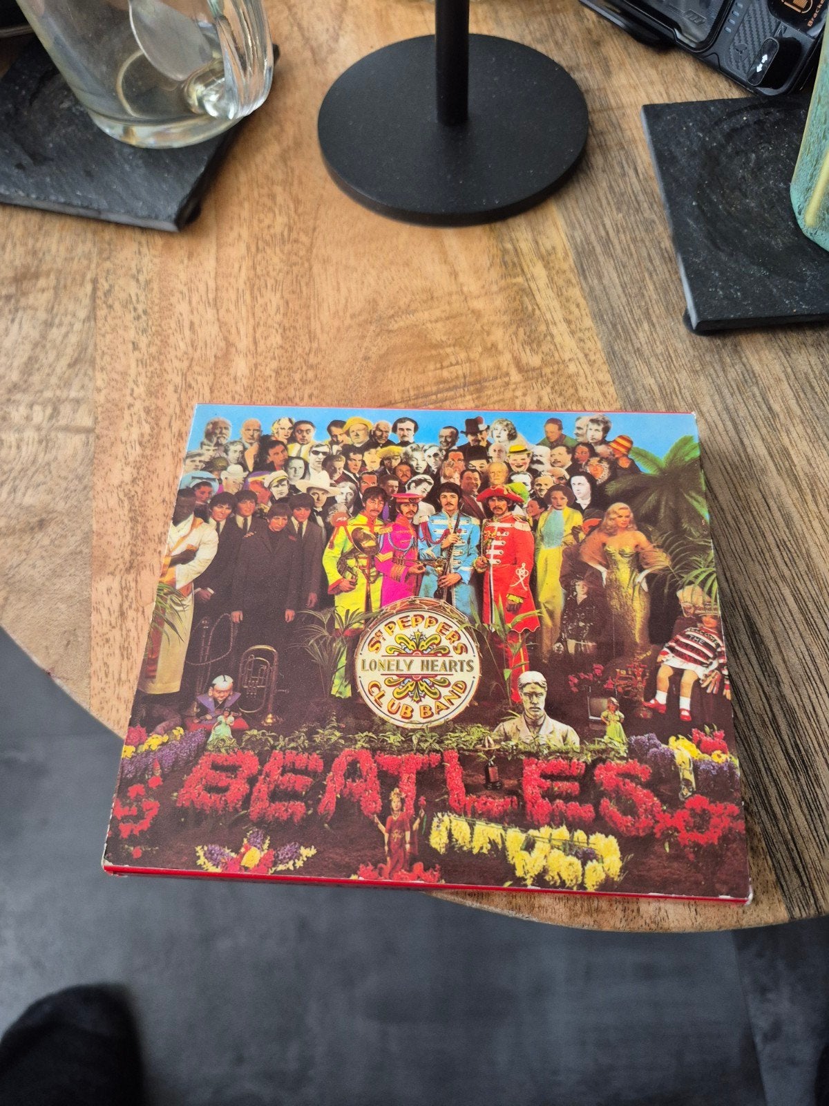 The Beatles - Sgt. Pepper's Lonely Hearts Club Band CD, Inclusief boekje, Rock, Gebruikt, Ophalen of Verzenden