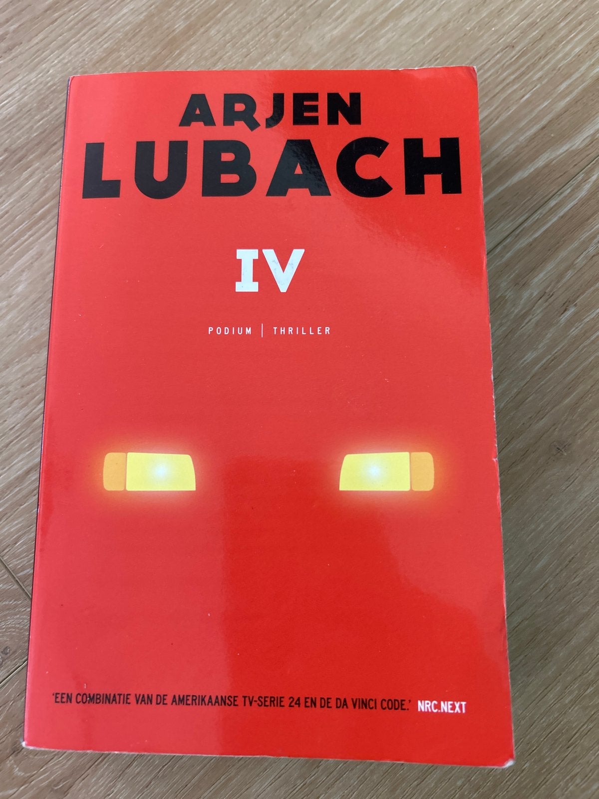 Arjen Lubach - IV (Thriller), Ophalen of Verzenden, Zo goed als nieuw, Nederland