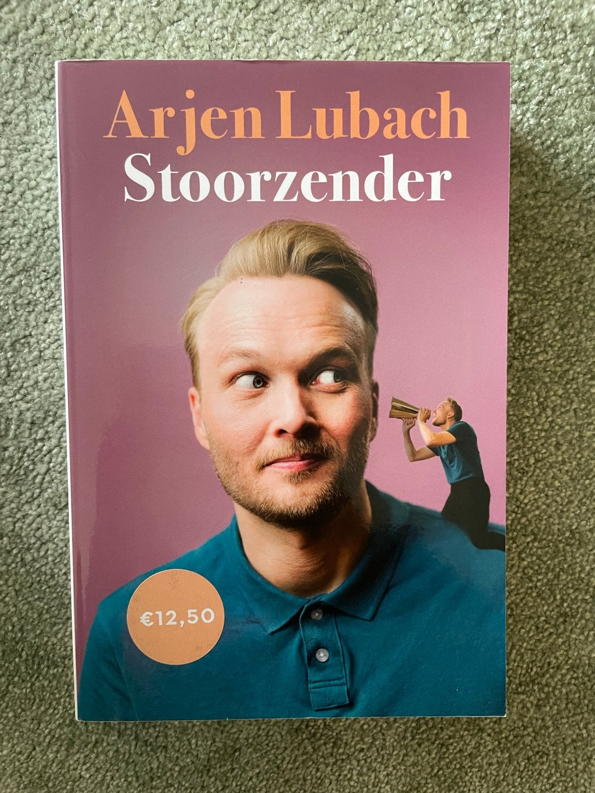 Arjen Lubach - Stoorzender (Boek), Boeken, Ophalen of Verzenden, Zo goed als nieuw, Nederland