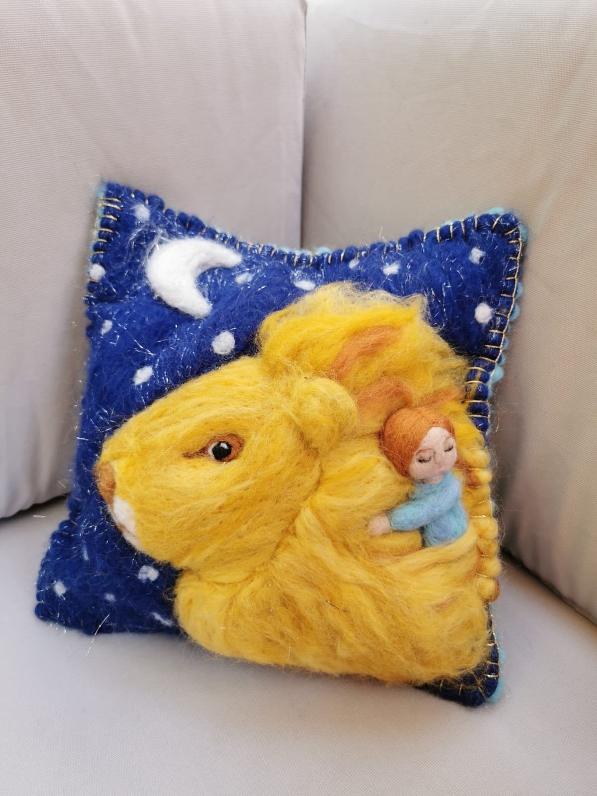 Vilt kussen antroposofisch lief mooi schattig stoer, Hobby en Vrije tijd, Vilt, Ophalen of Verzenden, Nieuw, Overige typen, Wolvilt