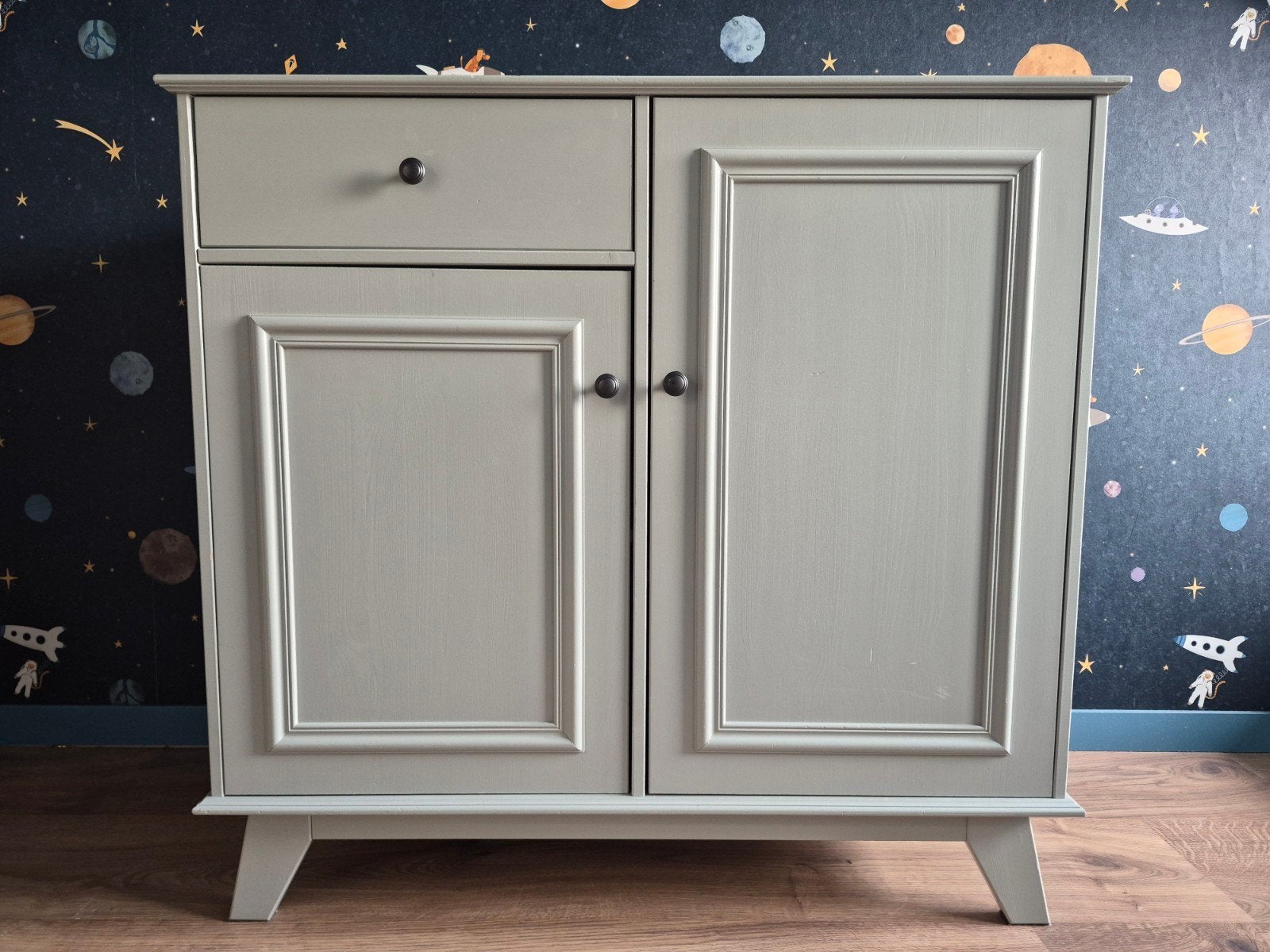 commode/opbergkast lichtgrijs (clay grey) Lily van Woood, Ophalen, 50 tot 70 cm, 100 cm of meer, Zo goed als nieuw