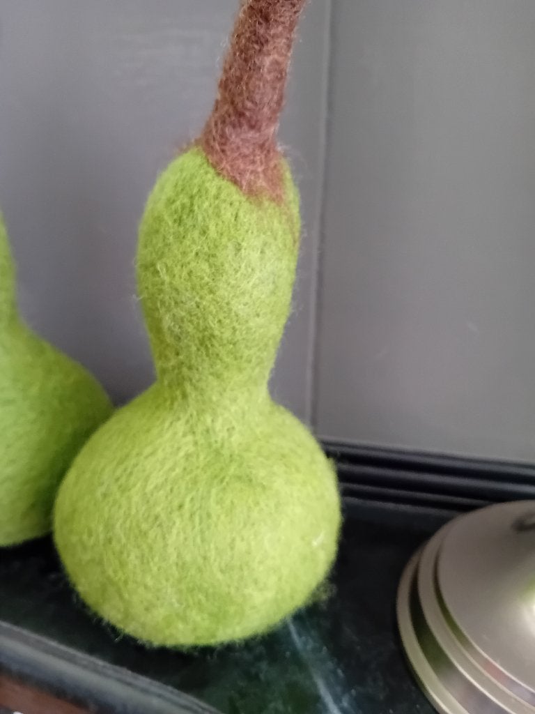 Genaaldvilte flespompoen,  schapenwol, naaldvilten., Hobby en Vrije tijd, Vilt, Ophalen of Verzenden, Nieuw, Figuurtje(s), Wolvilt