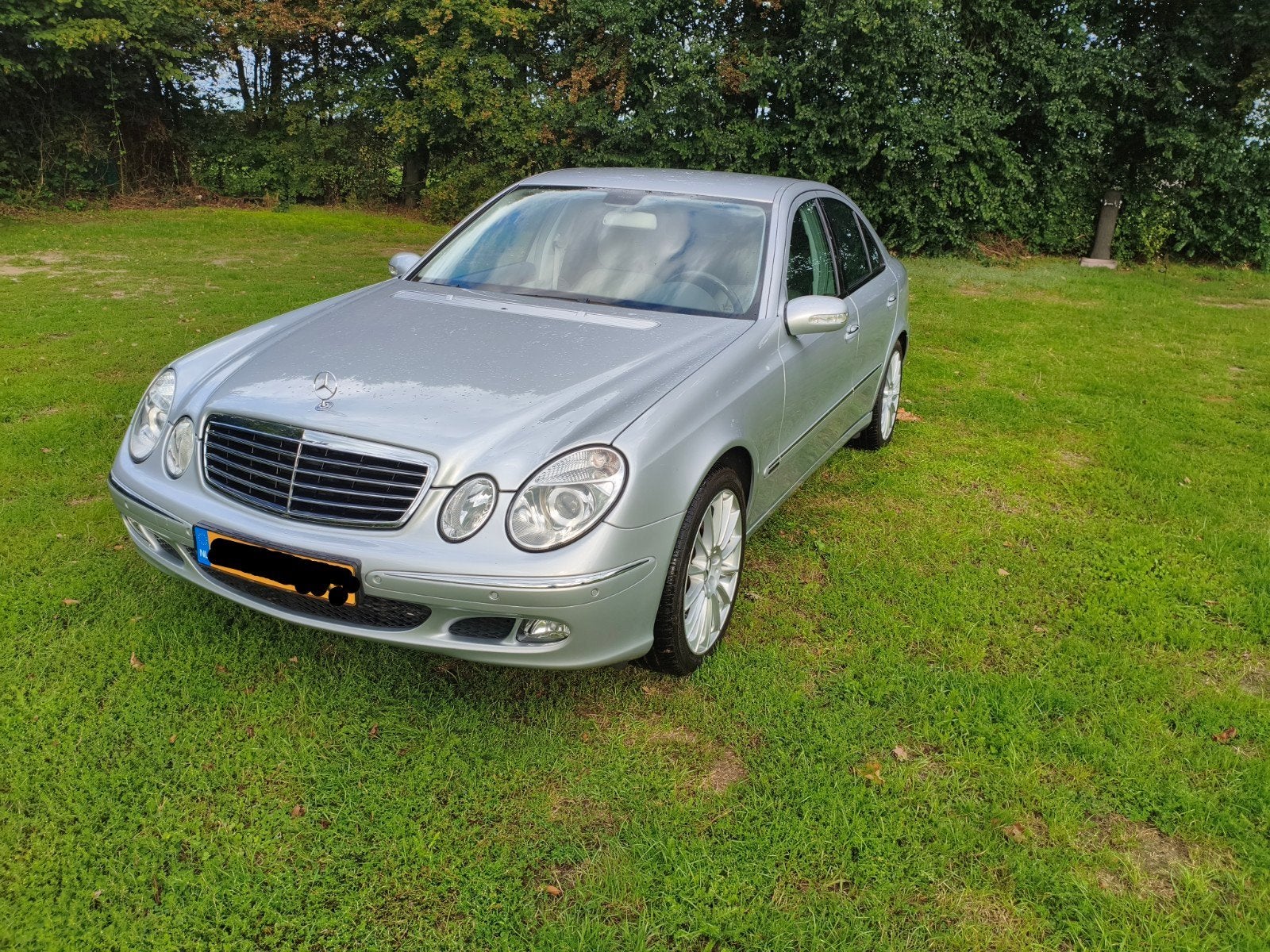 Mercedes-Benz E-Klasse E350 2006 Lage KM-stand: 97.643 km, Automaat, Achterwielaandrijving, Beige, Leder