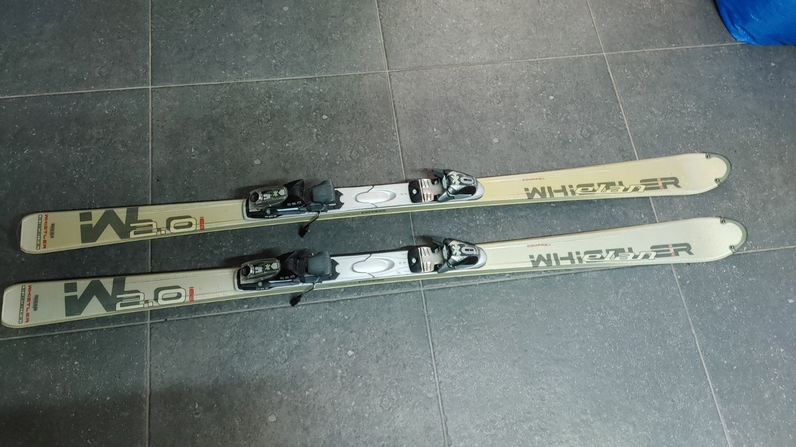 Whistler ski's met bindingen en skistokken, Sport en Fitness, Skiën en Langlaufen, 160 tot 180 cm, Gebruikt, Skiën, Ski's