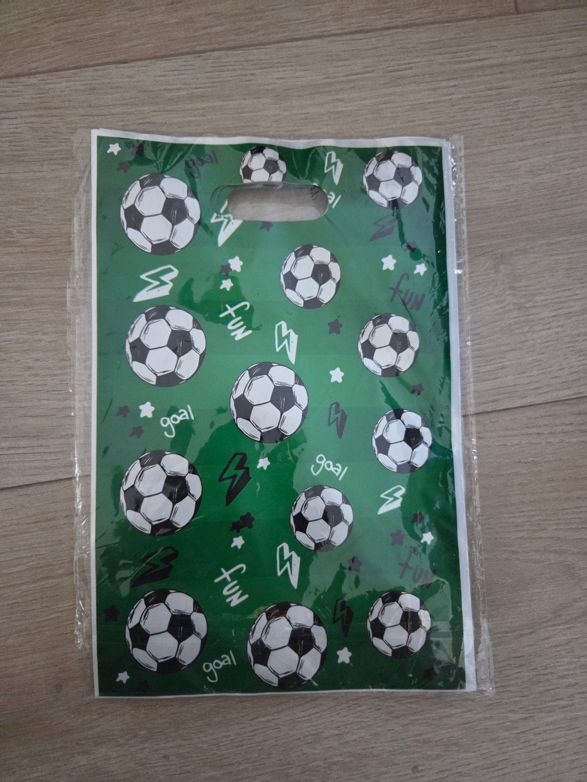 17 Voetbal Feestzakjes - Ideaal voor Kinderfeestjes!, Ophalen of Verzenden, Nieuw, Feestartikel, Verjaardag
