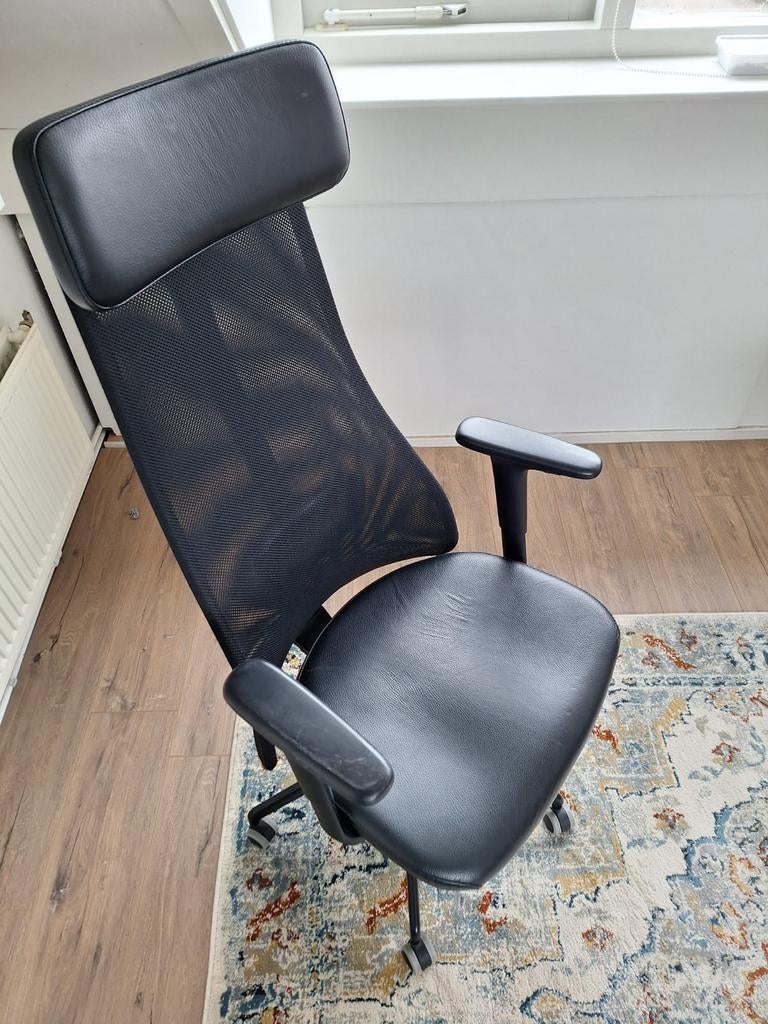 Ikea JÄRVFJÄLLET bureaustoel met armleuningen, Huis en Inrichting, Bureaustoelen, Ophalen, Zwart, Zo goed als nieuw, Bureaustoel